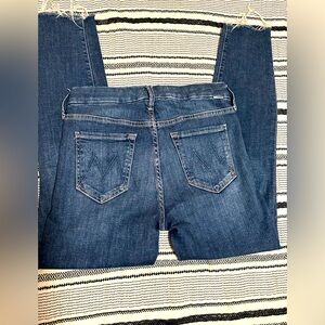 Mother “Looker Ankle Fray” denim size 28 high rise jeans. Dark denim